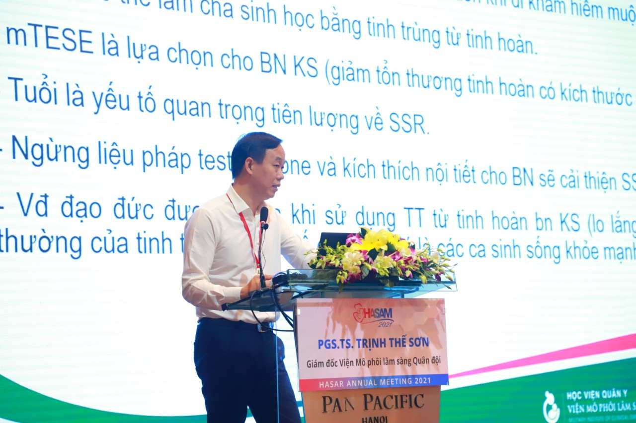 PGS.TS. Trịnh Thế Sơn đang phát biểu báo cáo trong hội nghị thường niên sinh sản