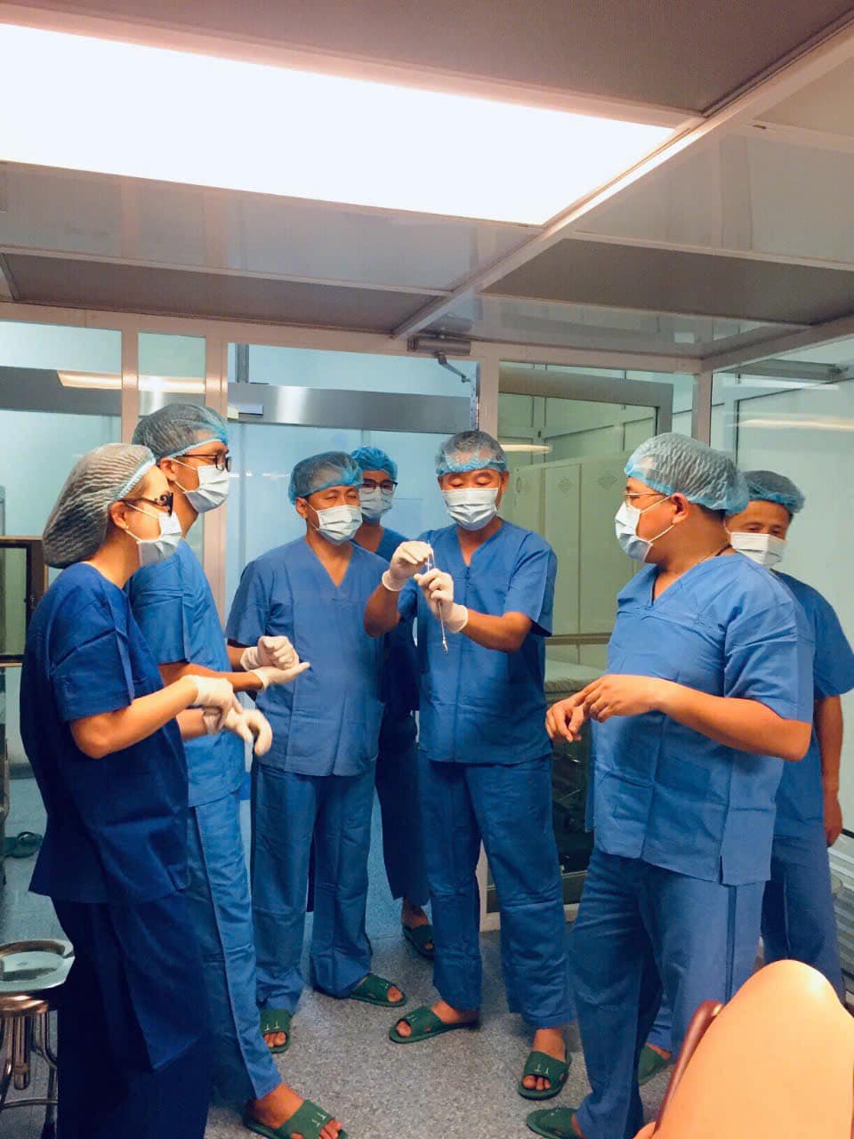 Viện Mô phôi chuyển giao kỹ thuật IVF cho nước bạn Lào
