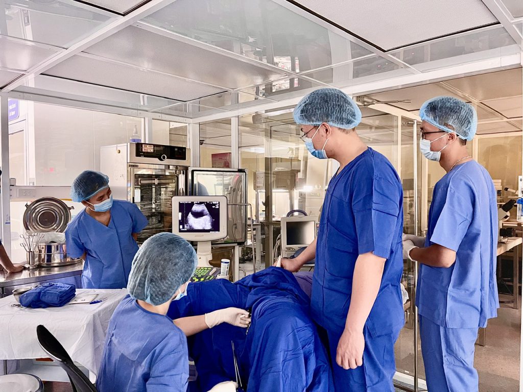 BS Hằng chuyển phôi